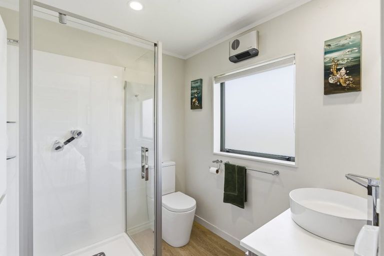 Photo of property in 100 Milne Drive, Paraparaumu, 5032