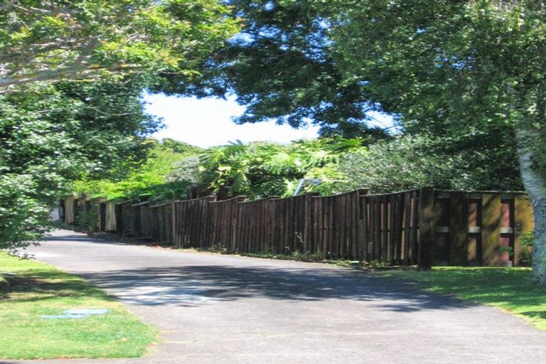 Photo of property in 76a Kiwi Esplanade, Mangere Bridge, Auckland, 2022