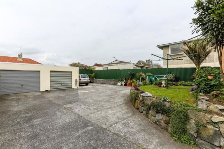 Photo of property in 2/5 Hine Street, New Plymouth, 4310