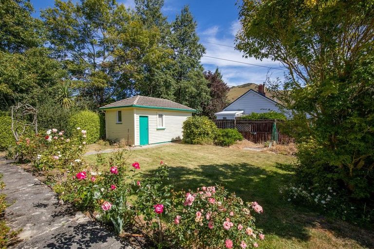 Photo of property in 1675 Teviot Road, Millers Flat, Roxburgh, 9572