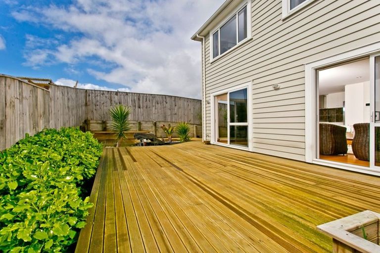 Photo of property in 26 Ballyboe Place, Pinehill, Auckland, 0632