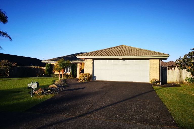 Photo of property in 17 Hillwell Drive, Henderson, Auckland, 0612