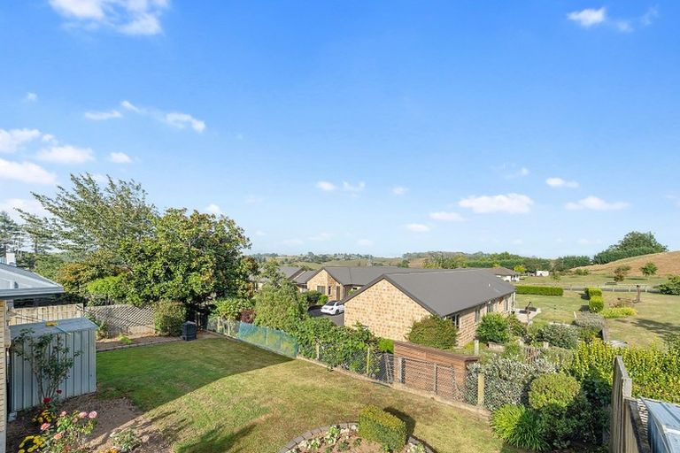 Photo of property in 2 Palm Grove Drive, Western Heights, Hamilton, 3200