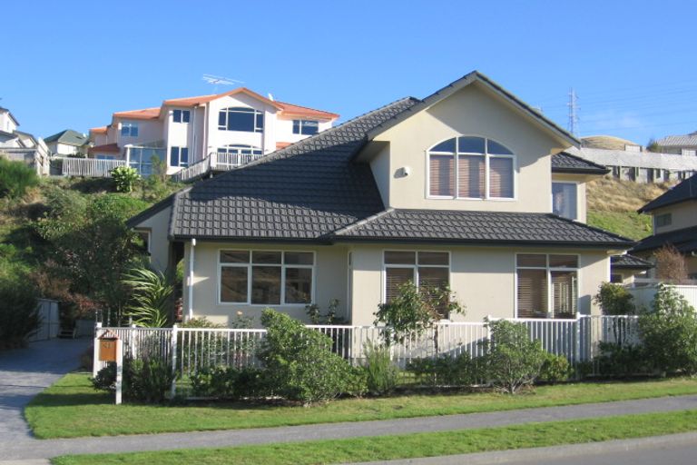 Photo of property in 41 Amesbury Drive, Churton Park, Wellington, 6037