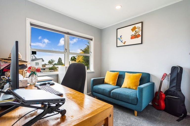 Photo of property in 1/37 Weldene Avenue, Glenfield, Auckland, 0629