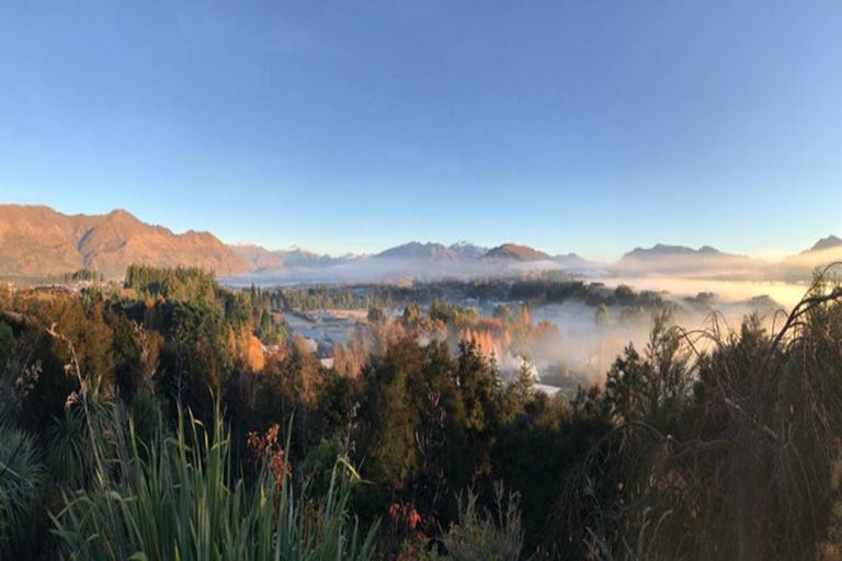 Photo of property in 8 Astral Rise, Wanaka, 9305