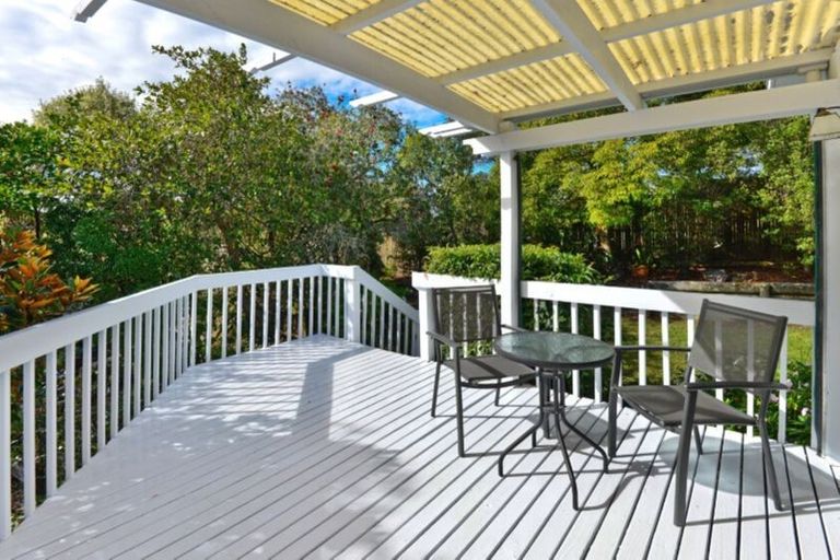 Photo of property in 6 Malters Place, Browns Bay, Auckland, 0630