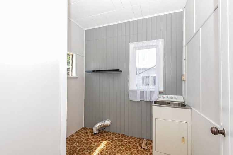 Photo of property in 77 Shamrock Street, Takaro, Palmerston North, 4412