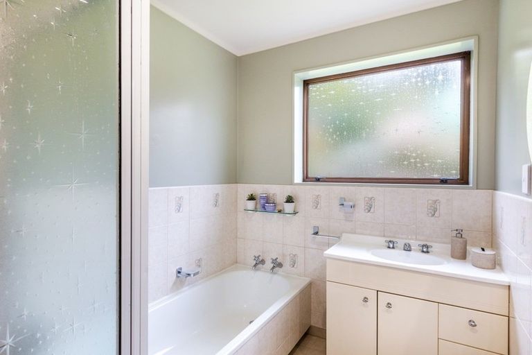 Photo of property in 60 Wakeman Road, Acacia Bay, Taupo, 3330