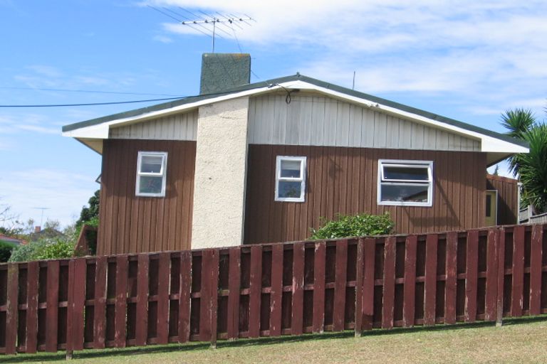 Photo of property in 1 Braemar Road, Rothesay Bay, Auckland, 0630