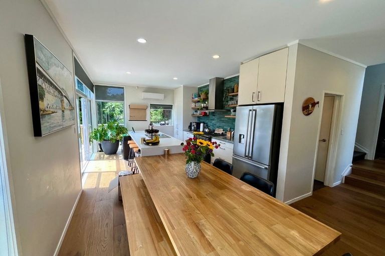 Photo of property in 32 Jonkers Road, Waitakere, Henderson, 0782