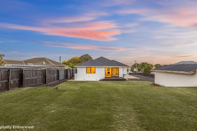 Photo of property in 35 Cuffs Road, Wainoni, Christchurch, 8061