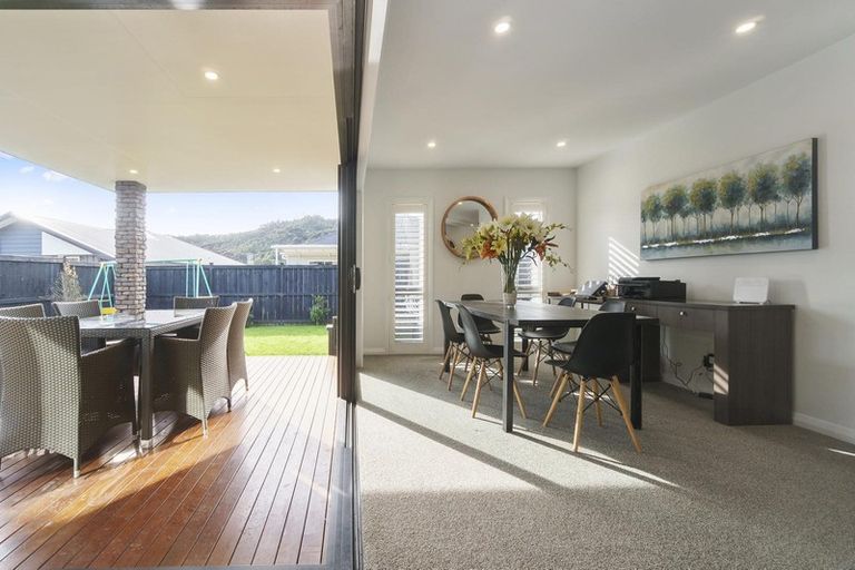 Photo of property in 22 Sir Lincoln Drive, Kumeu, 0810