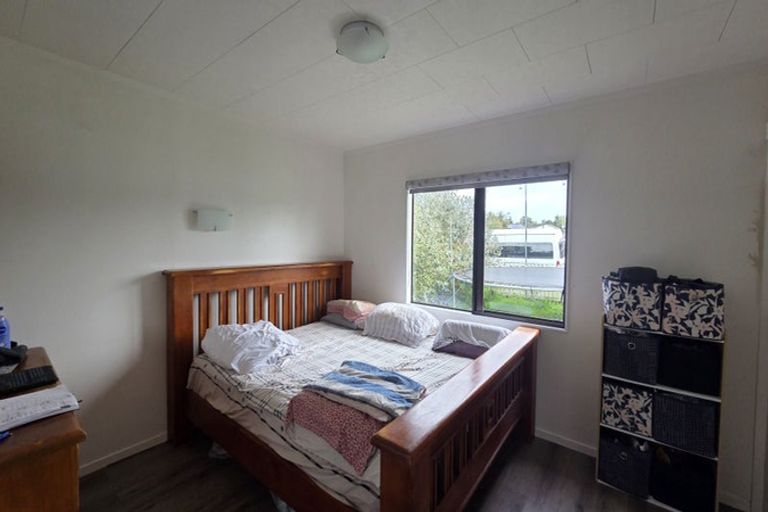Photo of property in 37 Meadowvale Rise, Titirangi, Auckland, 0604