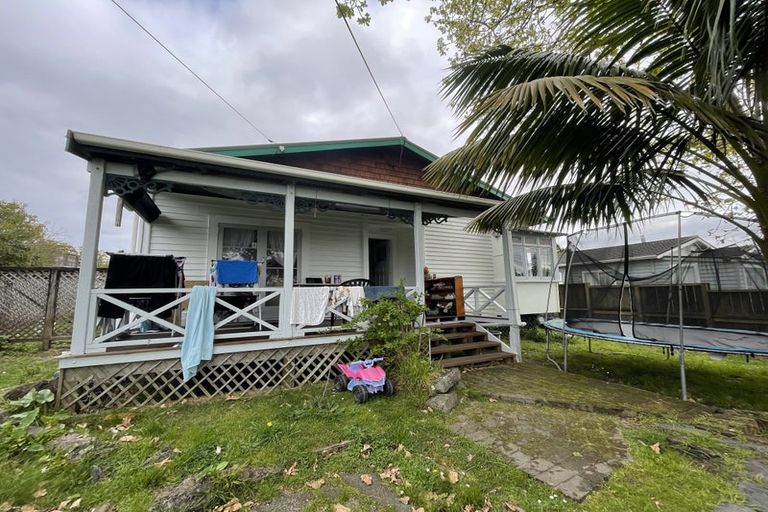 Photo of property in 11 Clayburn Road, Glen Eden, Auckland, 0602