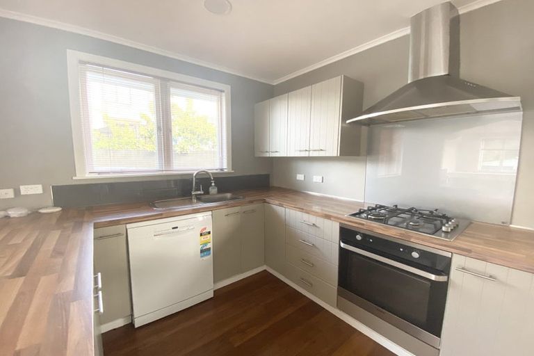 Photo of property in 532a Glenfield Road, Glenfield, Auckland, 0629