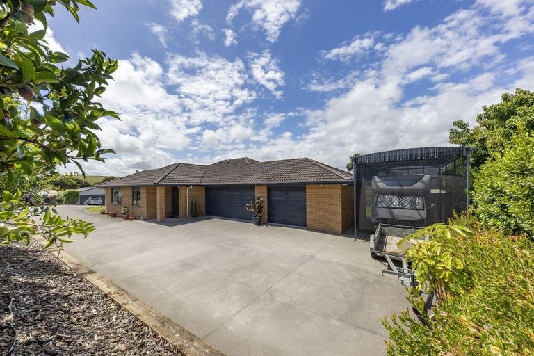 Photo of property in 15 Gavinike Place, Waimauku, 0812
