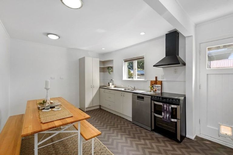 Photo of property in 30 Rangihiroa Street, Waikanae Beach, Waikanae, 5036