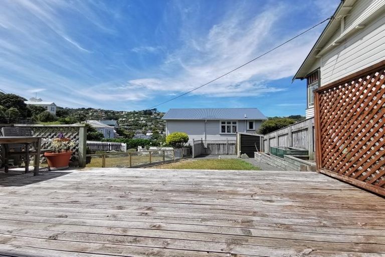 Photo of property in 5 Freeling Street, Island Bay, Wellington, 6023