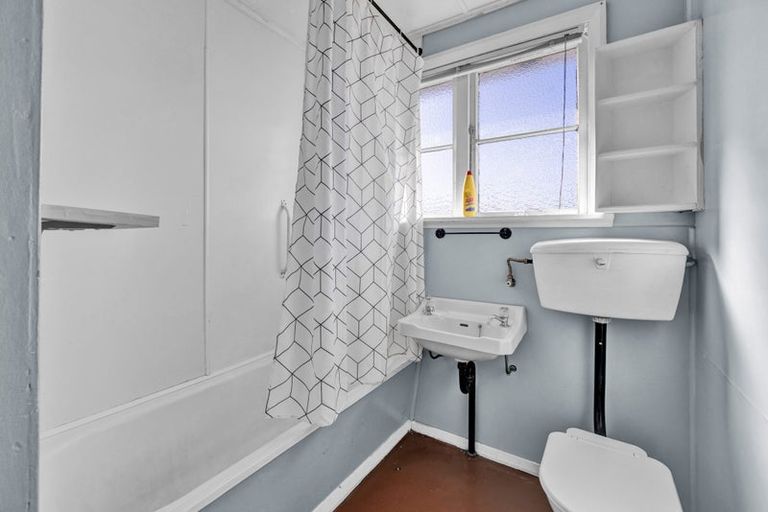 Photo of property in 2 Waihi Road, Hawera, 4610