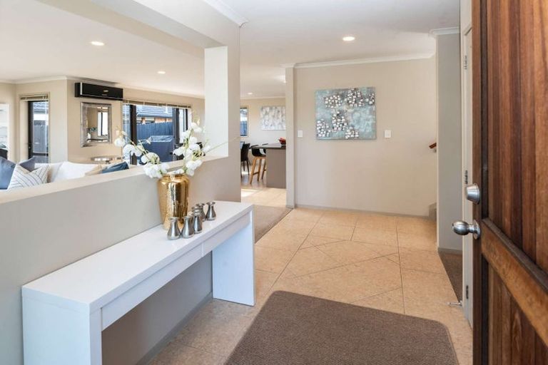 Photo of property in 2 Jack Place, Flat Bush, Auckland, 2019