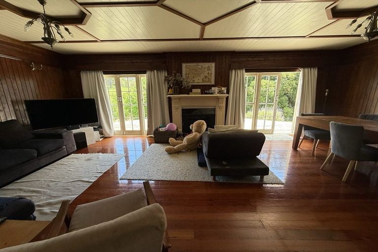 Photo of property in 57 Candia Road, Henderson Valley, Auckland, 0614