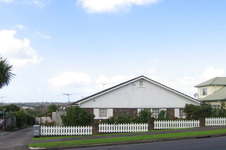 Photo of property in 1/99 Glenmore Road, Sunnyhills, Auckland, 2010