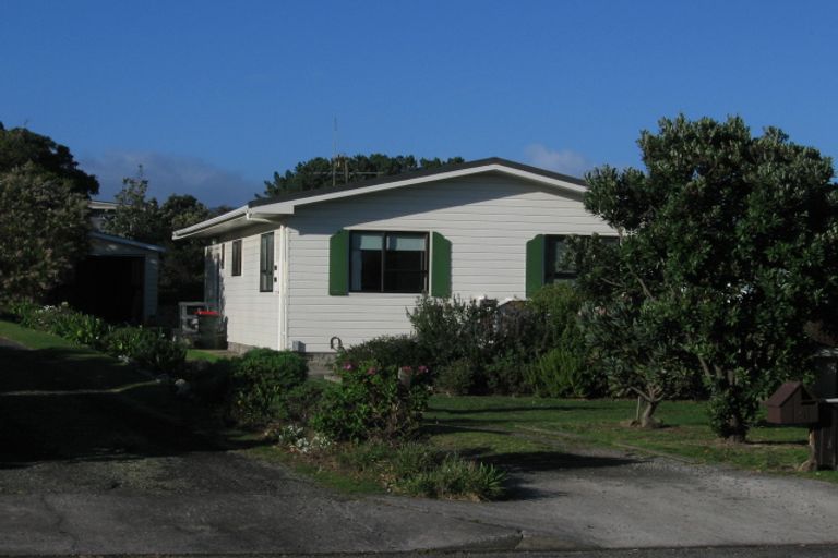 Photo of property in 6 Titoki Road, Waikanae Beach, Waikanae, 5036