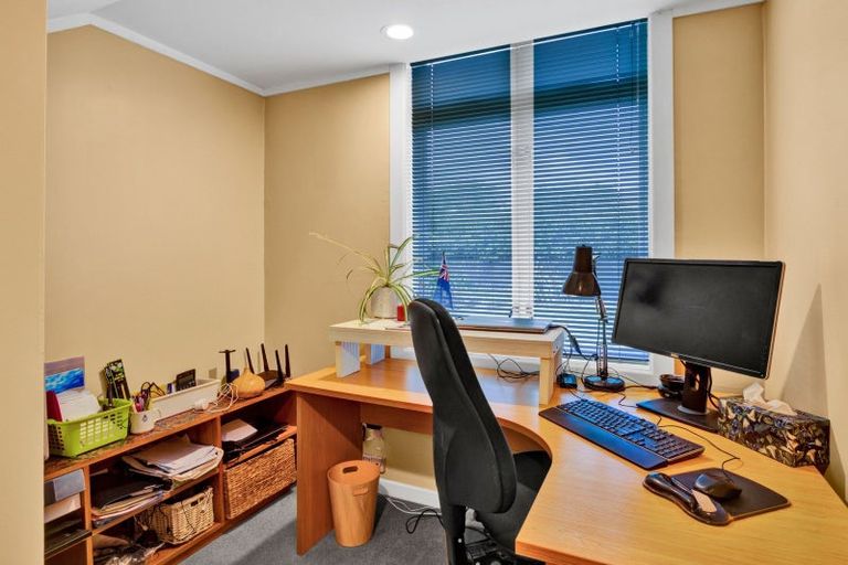 Photo of property in 77 Govett Avenue, Frankleigh Park, New Plymouth, 4310