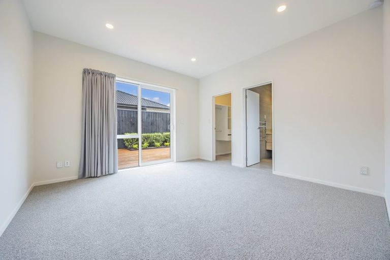Photo of property in 69 Nobilo Road, Kumeu, 0810