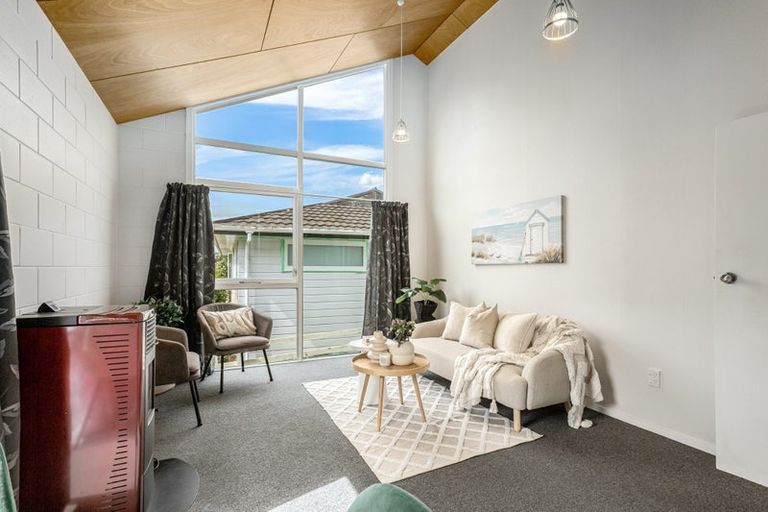 Photo of property in 10a Penryn Drive, Camborne, Porirua, 5026