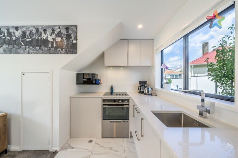 Photo of property in 2/10 Avery Grove, Boulcott, Lower Hutt, 5011