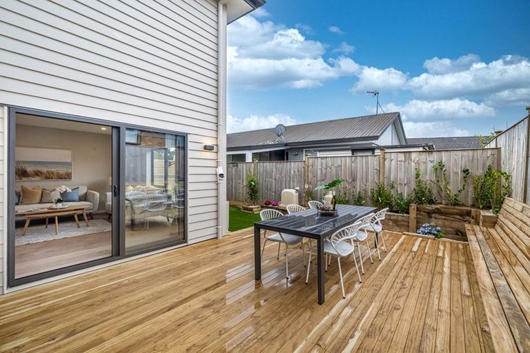 Photo of property in 7b De Quincey Terrace, Highland Park, Auckland, 2010