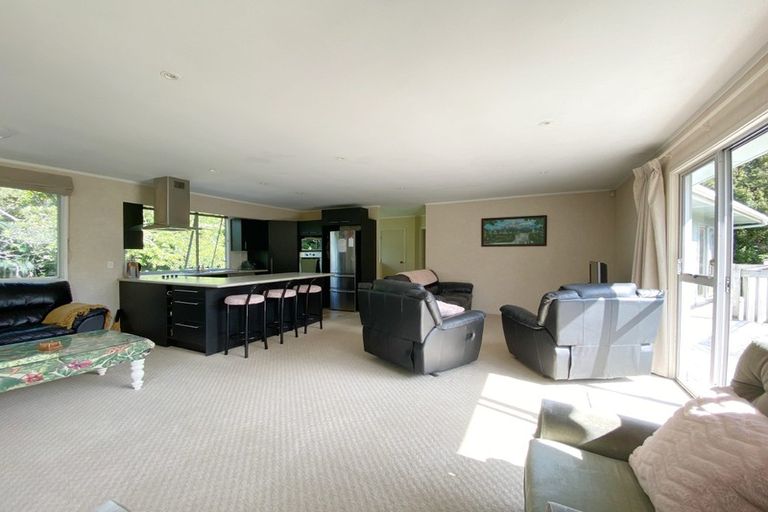 Photo of property in 37 Onedin Place, Titirangi, Auckland, 0604