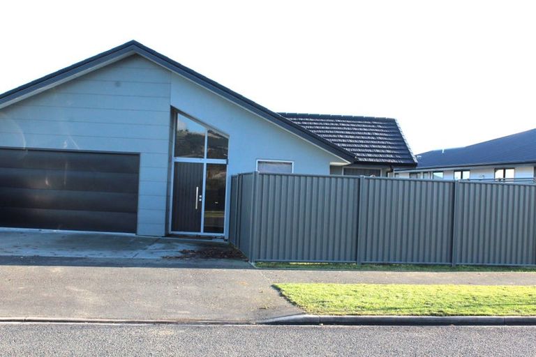 Photo of property in 15 Caledonia Drive, Mosgiel, 9024