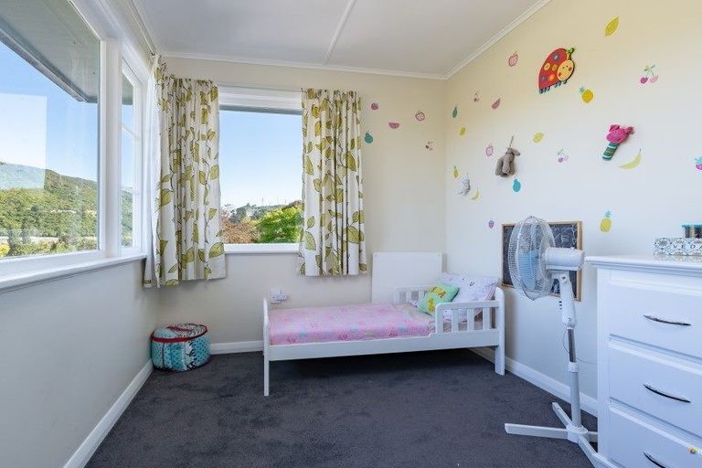 Photo of property in 19 Thomas Street, Stokes Valley, Lower Hutt, 5019