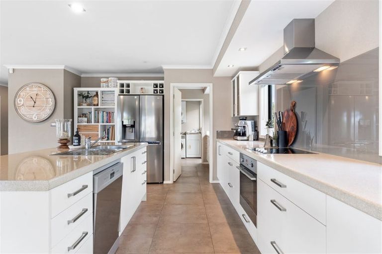 Photo of property in 17 Gavinike Place, Waimauku, 0812