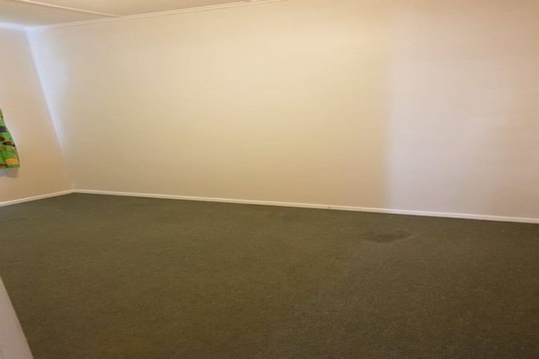 Photo of property in 13 Barclay Street, Newlands, Wellington, 6037