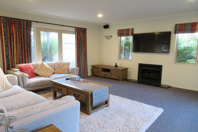 Photo of property in 15 Oakway Drive, Schnapper Rock, Auckland, 0632