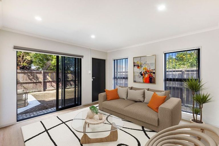 Photo of property in 89d Cascades Road, Pakuranga Heights, Auckland, 2010