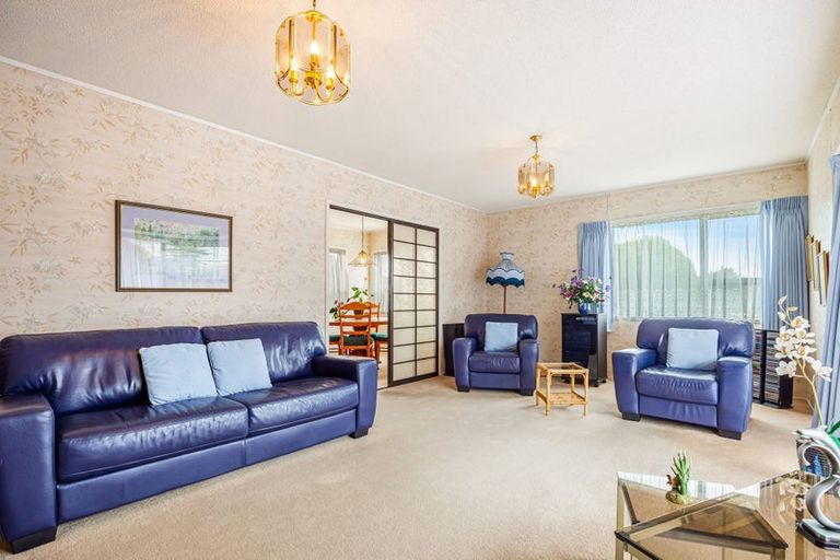 Photo of property in 8 Chablis Place, Henderson, Auckland, 0612