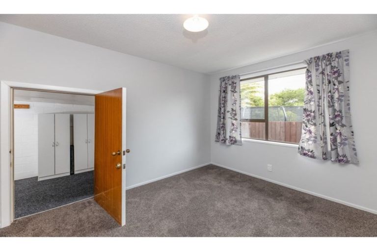 Photo of property in 2/8a Salford Avenue, Redwood, Christchurch, 8051