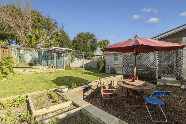 Photo of property in 20 Arawata Avenue, Welcome Bay, Tauranga, 3112