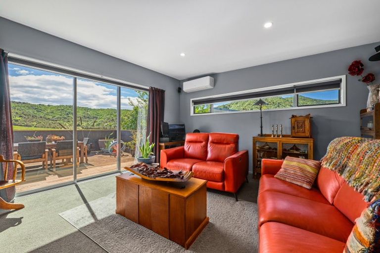 Photo of property in 11 Glentui Place, Waikawa, Picton, 7220
