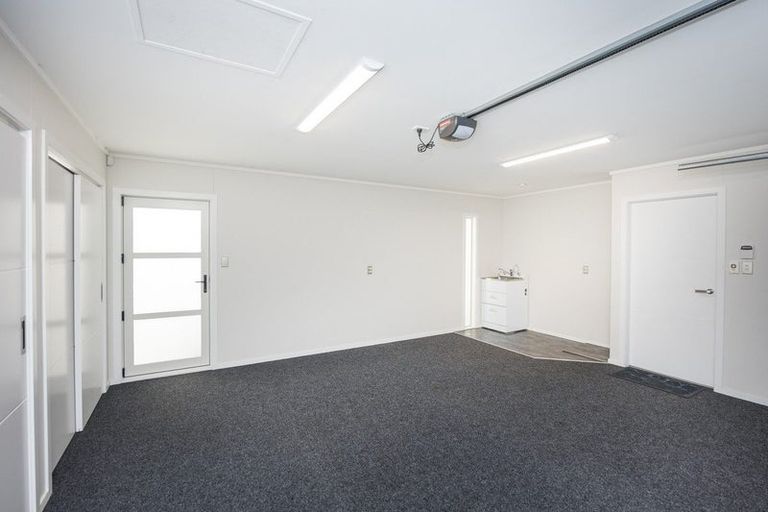 Photo of property in 16 Hardie Street, Hokowhitu, Palmerston North, 4410