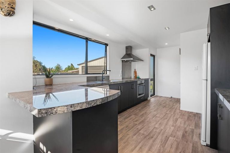 Photo of property in 8 Taurus Place, Kawaha Point, Rotorua, 3010