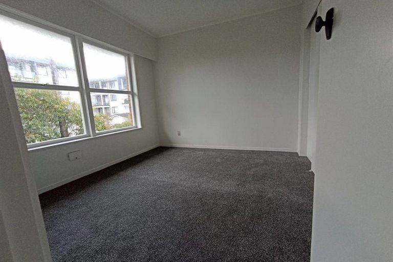 Photo of property in 2/16 Pupuke Road, Takapuna, Auckland, 0622