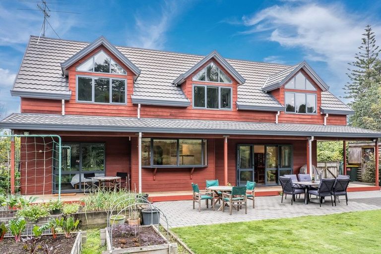 Photo of property in 247 Te Moana Road, Waikanae, 5036