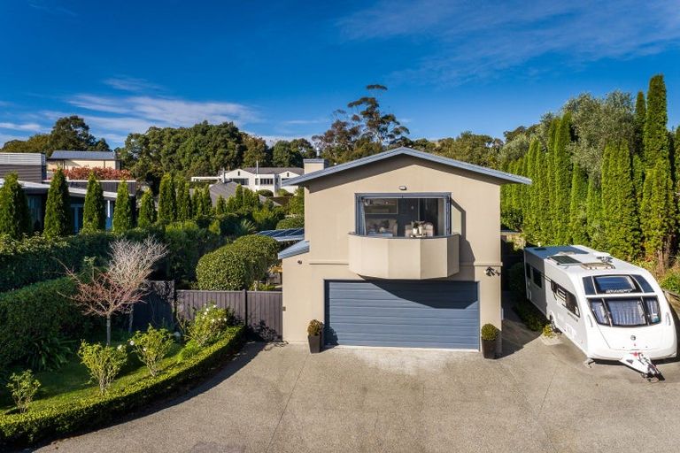 Photo of property in 11 Woodford Heights, Havelock North, 4130
