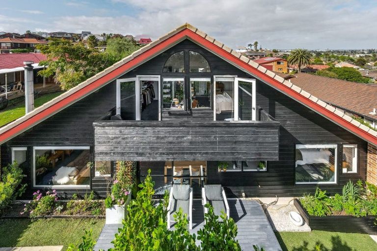 Photo of property in 2/59 Dalwhinnie Parade, Highland Park, Auckland, 2010